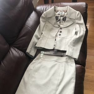 Tahari elegant business skirt suit